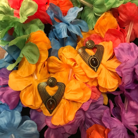 Earrings - Picture 2 of 16